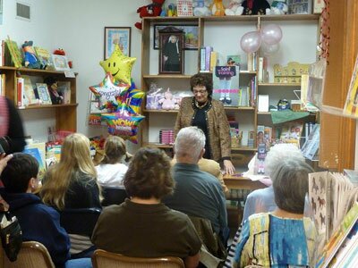 Standing room only for Elizabeth's first book signing